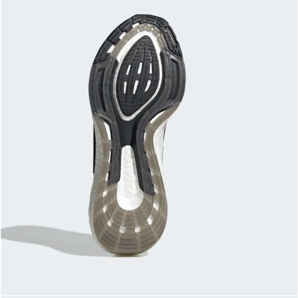 - ADIDASULTRABOOST 22 RUNNING SHOES size 7 women - Picture 12 of 15